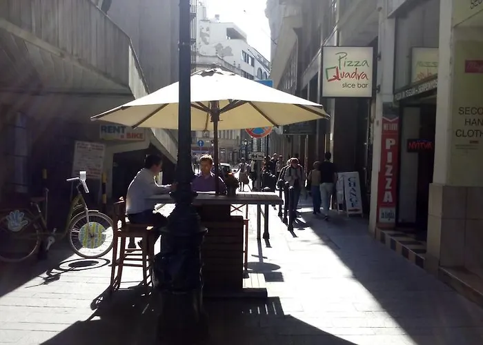 可穆北凯斯旅舍 *